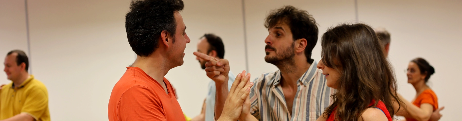 contact image danseurs